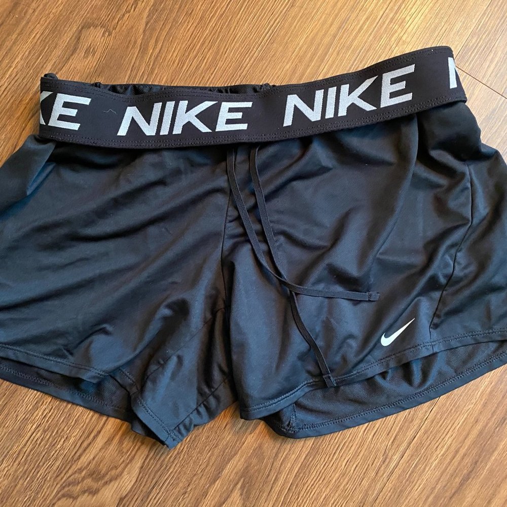 Nike Women's Dri-FIT Training 5" Inseam Shorts Black and Particle Grey Medium